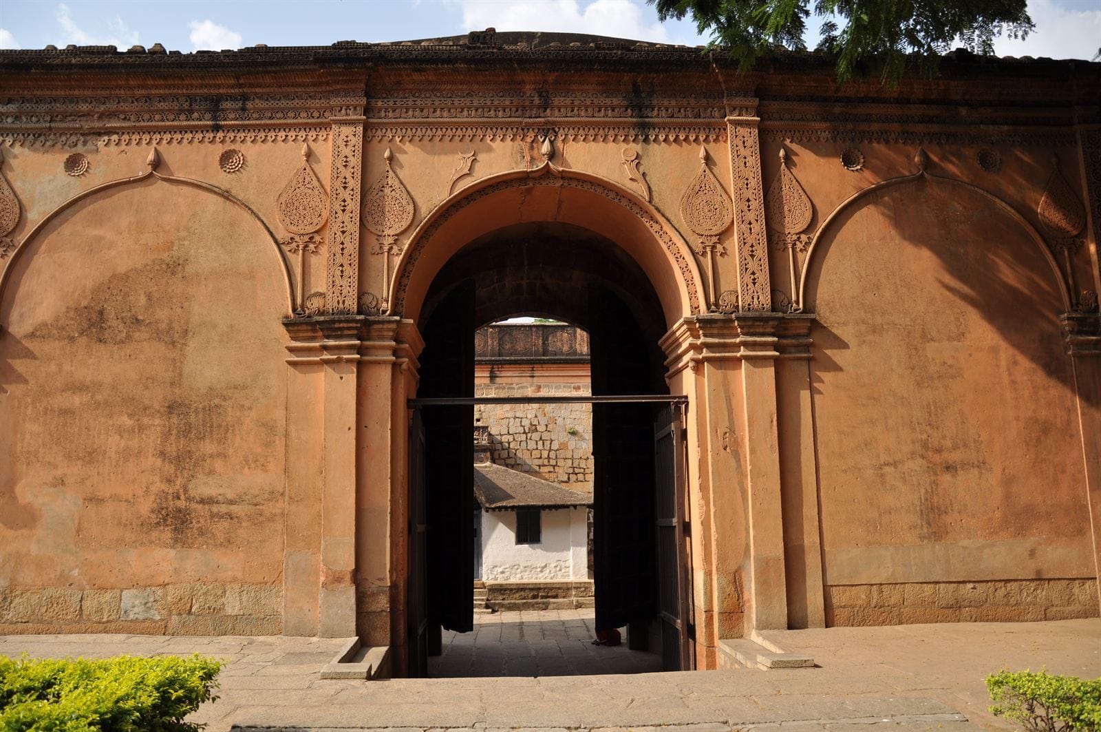Historic arch and masonry at Bengaluru Fort