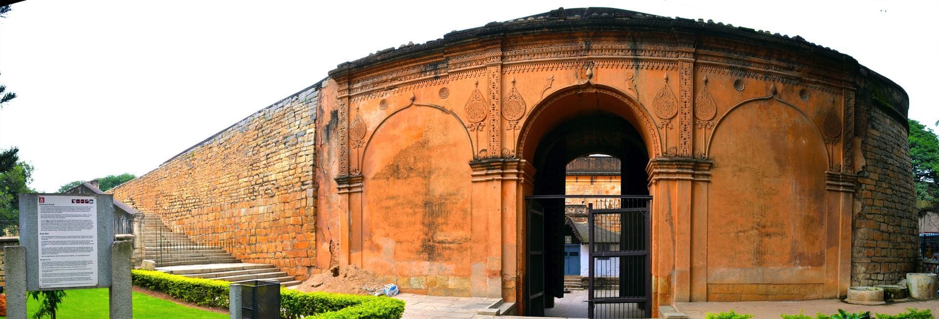 Wide view of Bengaluru Fort's historic gateway and stone walls